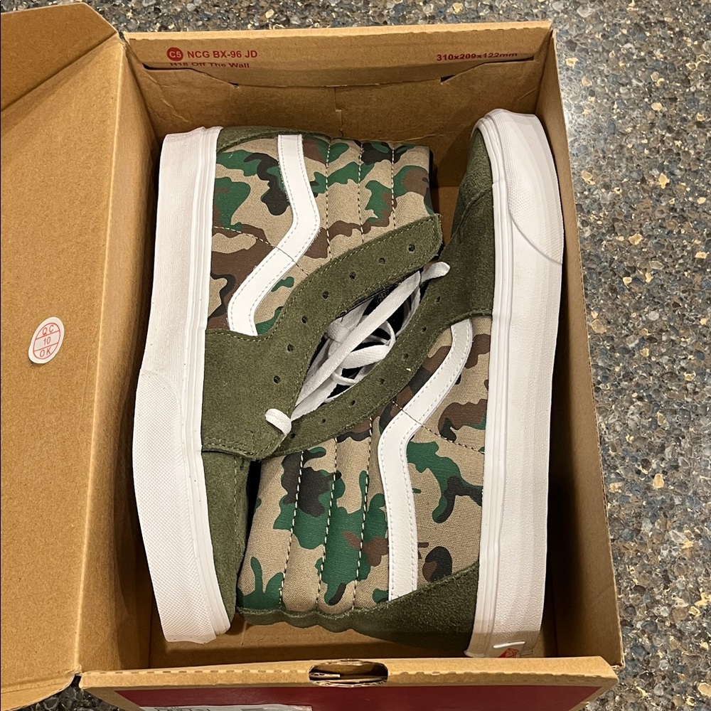 Unisex Camouflage & Suede VANS Sk8-Hi Shoes